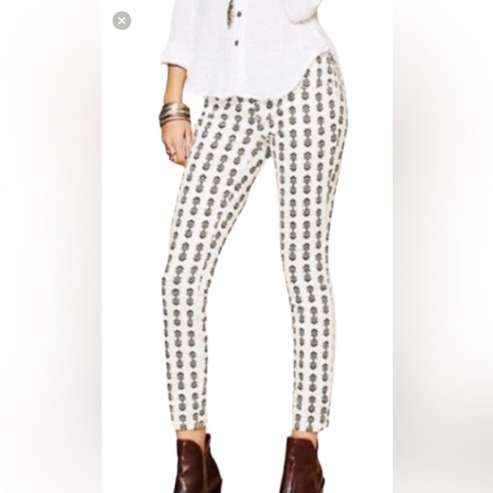 Free People Black and White Arrowhead Cropped Ankle Skinny Pants